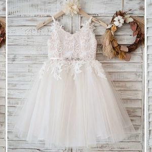 A-Line/Princess Tulle Lace V-neck Sleeveless Knee-Length Flower Girl Dresses